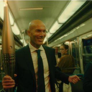Zinedine Zidane: Las reacciones a su presencia con la llama olímpica, “Está para hacerla de 007”
