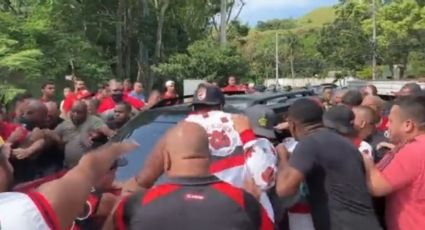 Seguidores del Flamengo agreden e insultan a los futbolistas por los malos resultados