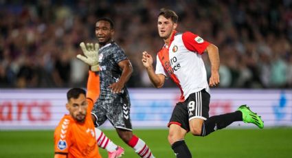 VIDEO: Santiago Giménez se estrena en la goleada del Feyenoord sobre el FC Emmen