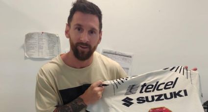 ¿Guiño a Pumas? Lionel Messi posa con la camiseta de Juan Dinenno