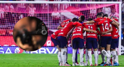 Futbolista de Chivas dispara arma en contra de sus compañeros (VIDEO)