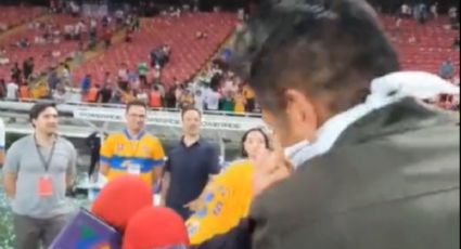 Jorge Campos le da un “beso en la boca” a Vigón durante celebraciones de Tigres: “quita la mano"