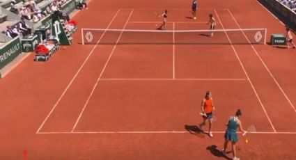 Roland Garros: Pareja de tenistas son descalificadas por golpear a niña recogepelotas (VIDEO)
