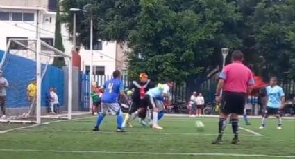 Portero llanero sorprende con uniforme de Quico (VIDEO)