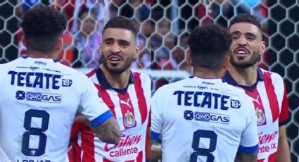 Joao Rojas se burla del ‘Pollo’ Briseño durante derrota de Chivas: “eres muy malo” (VIDEO)