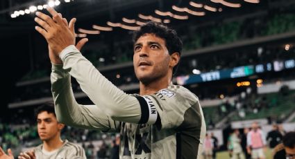 Aficionados de Cruz Azul piden fichaje de Carlos Vela tras lesión de Toro Fernández