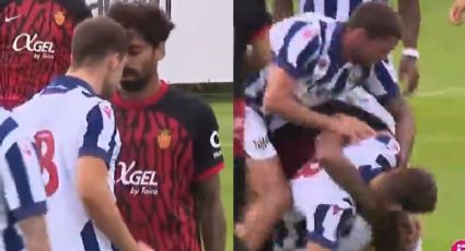 Futbolistas se agarran a golpes en pleno partido amistoso de pretemporada (VIDEO)