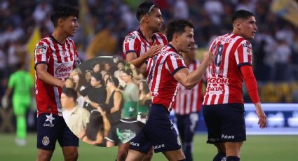 Exhiben a futbolistas de Chivas por llevarse de fiesta a promesa del equipo, ¿mal camino?